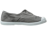 Cienta Boy's and Girl's Distressed Light Grey Canvas Laceless Sneaker